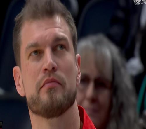 斯普利特服了！給楊瀚森特殊優待，單獨擁抱小楊，這簡直就是五贏