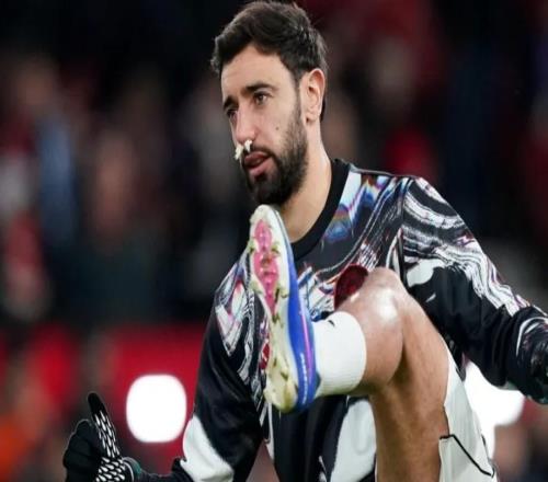 賽前被隊友暴擊，熱身時B費被利馬的一腳傳球砸到流鼻血