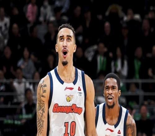 CBA新賽季最瘋狂一夜！廣東30分狂勝遼籃：第1爭(zhēng)冠熱門(mén)慘遭爆冷