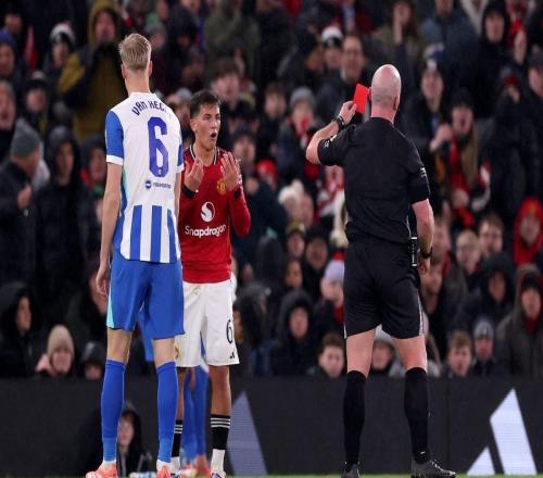 自盧克肖以來，萊西是首位被罰下的20歲以下曼聯球員