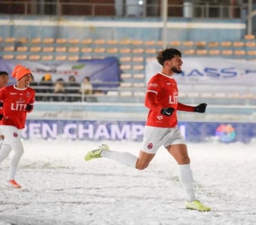 我在零下19度的蒙古踢球，月薪200美元，如今在中國香港薪水提高十倍_法甲直播