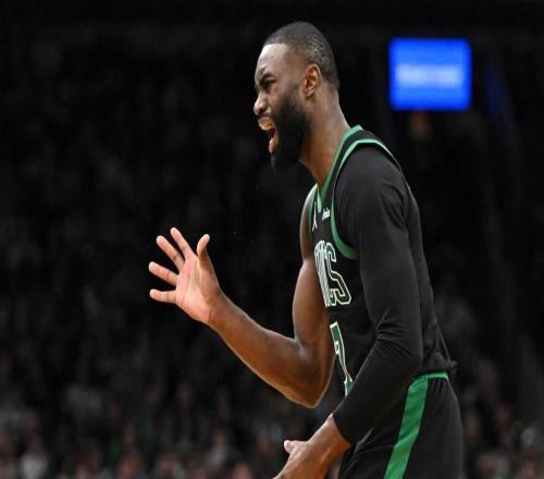 對裁判長達99秒的怒斥，杰倫布朗表明他已經忍無可忍，不怕罰