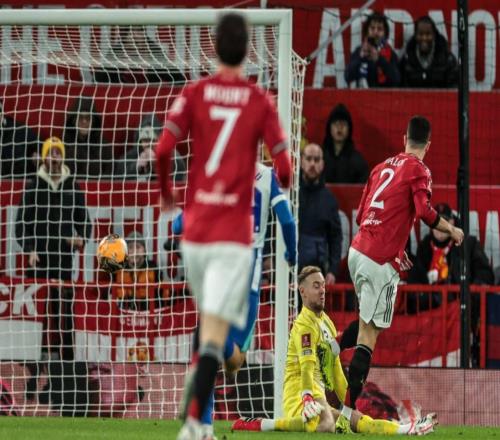 一場12，讓曼聯(lián)恥辱出局，兩大杯賽淘汰，7億歐豪陣也沒用