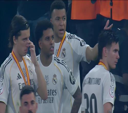 皇馬、巴薩，到底誰(shuí)吃虧知名裁判發(fā)聲：3個(gè)鏡頭，一目了然