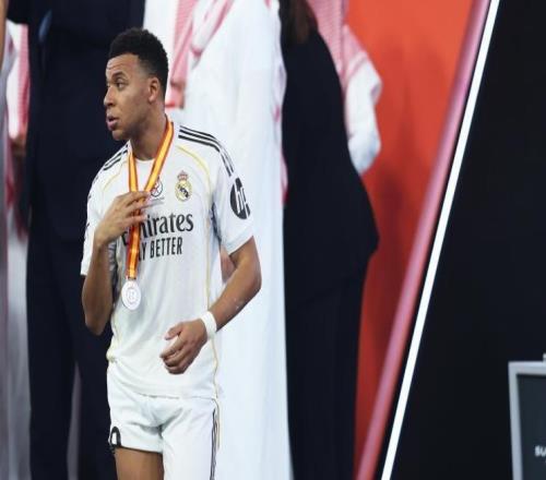 世體：姆巴佩至少3次示意隊友不為巴薩鼓掌，并催促隊友離場