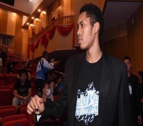 丘天結束治療逐漸跟隊訓練斯佩爾曼腳部舊傷不影響比賽