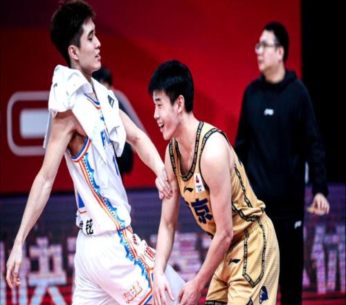 CBA歷史第一人！100%命中率轟進9記三分，球迷：他曾與林葳齊名