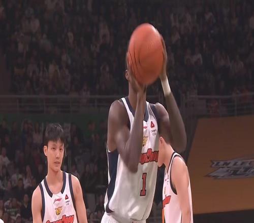 朱芳雨賭對了！廣東“新王炸”確認到位，這可是杜鋒的爭冠法寶！