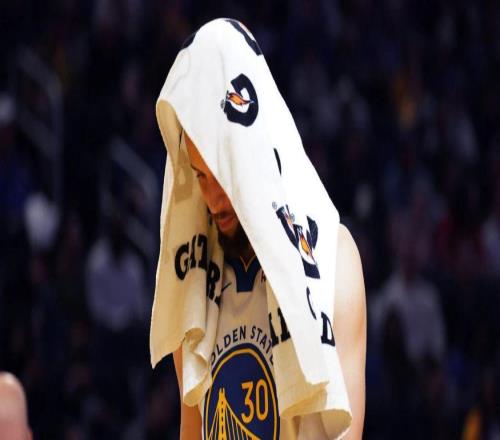 凈效率2.3，每場自挖一坑，科爾視而不見！勇士首發(fā)變陣已有答案