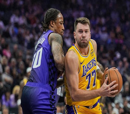 42分7板8助4斷，東契奇紀(jì)錄夜空砍！湖人3連敗兩大短板已擺在明面