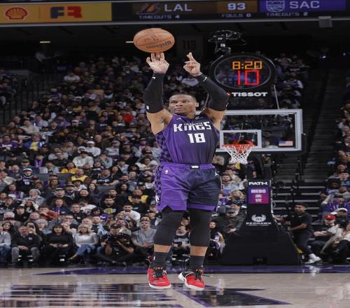 今天不鐵，威斯布魯克全場16投8中&三分8中4，拿下22分7助攻