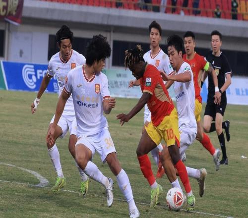 差別太大了，同是升班馬，一個在準備奪冠，一個在提前準備中甲！