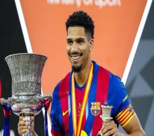 每體：弗里克原本沒打算讓阿勞霍上場，但德容紅牌改變了計劃