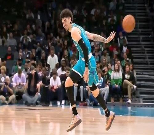 奇妙的形容，安東尼：三球打球就像打2K，在場上過于隨心所欲