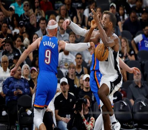 同樣40場比賽雷霆取得33勝7負！73勝勇士和72勝公牛，戰(zhàn)績?nèi)绾文?/>
                                </a>
                            </div>
                            <div   id=