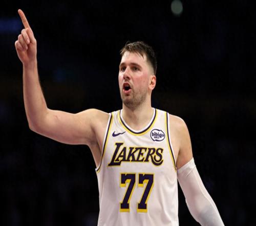 東契奇你太狠了，簽1.6億，還創(chuàng)造歷史第一紀(jì)錄，卻被噴球隊(duì)毒藥