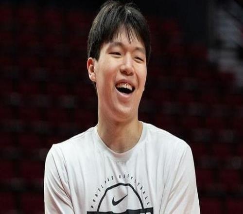 楊瀚森發(fā)社媒稱頭部無礙：問題不大謝謝大家關(guān)心