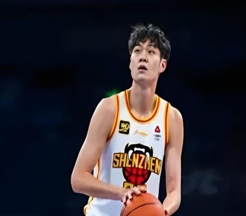 CBA再出頂級鋒線球員！場均17分6板，完勝張鎮麟和曾凡博