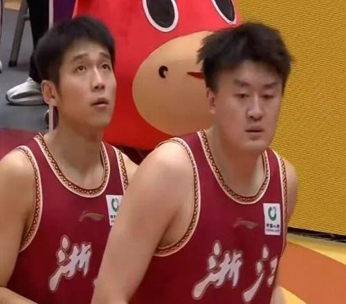 浙江男籃完勝廣州，吳前11+5三外援爆發，徐昕13分6封蓋