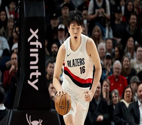 楊瀚森對勇士太劣勢！首節三分打鐵，外防成弊端，進攻地位太低了