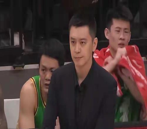 臉都不要了！遼寧隊慘敗青島，三大混子真要淘汰，楊鳴面臨下課