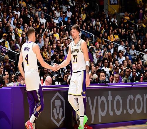 作為投手卻不會投籃！湖人真的沒必要繼續讓他留在輪換陣容中了