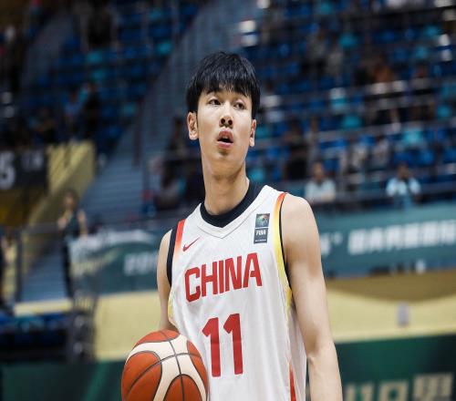 張博源本賽季場均20.8分排名聯賽第二贏得教練和隊友的信任_CBA直播