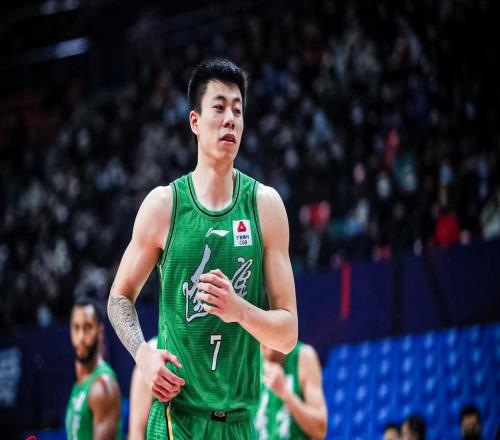 不該回遼籃！25歲前鋒又被棄用，場均1.8分，楊鳴重新啟用李曉旭