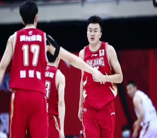 拿600萬，26歲內(nèi)線26分鐘砍2分1板，球迷：拿了頂薪就提前養(yǎng)老