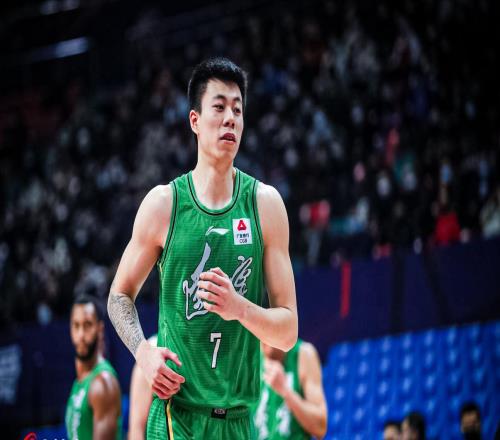 不該回遼籃！25歲前鋒又被棄用，場均1.8分，楊鳴重新啟用李曉旭