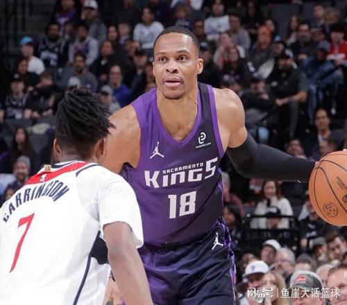 完勝！威少26分+6三分，小薩13+6湖人舊將爆發，德羅贊兩人起沖突