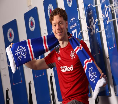 官方：沃爾夫斯堡邊鋒奧爾森租借加盟流浪者，含選擇買斷條款