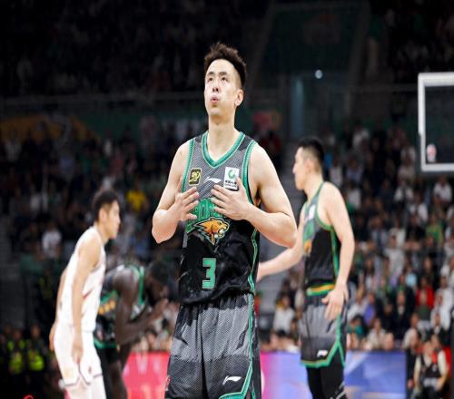 復(fù)出就見(jiàn)效！趙繼偉砍下24+7，3名隊(duì)友被激活，莫蘭德不再消極