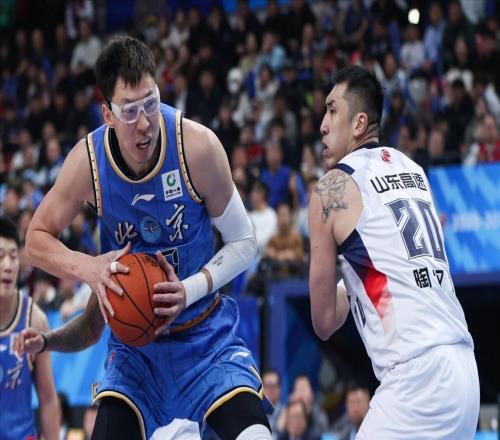重創(chuàng)周琦！男籃國(guó)手回歸拿14分，狀態(tài)強(qiáng)過(guò)胡明軒，郭士強(qiáng)不動(dòng)心