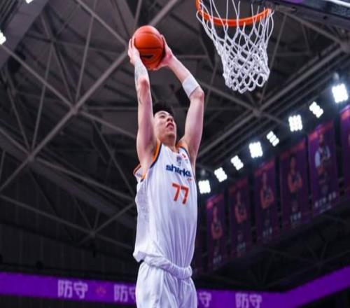 CCTV5直播！上海VS新疆嚴陣以待，張鎮麟漸入佳境，盧偉拒絕爆冷