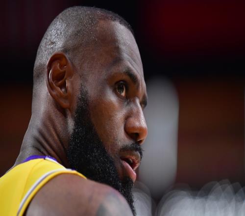 對手教練：詹姆斯太不可思議！我41歲只是執教完背靠背都有點累！