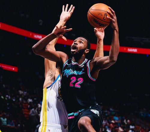 嘴哥18+3+4！勇士半場領(lǐng)先4分，看數(shù)據(jù)：他是頭號功臣！