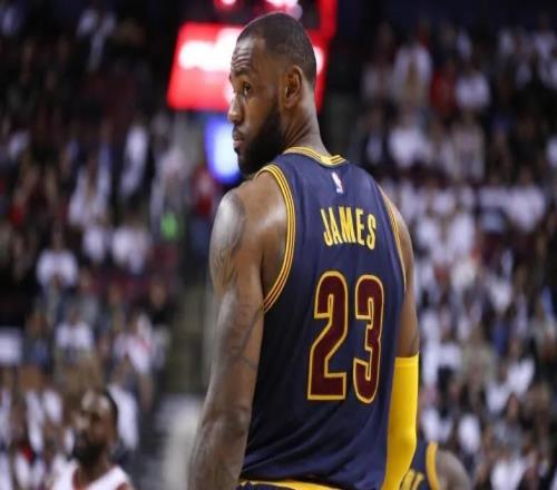 考辛斯：詹姆斯不會(huì)在湖人退役，他會(huì)在家鄉(xiāng)克利夫蘭結(jié)束生涯