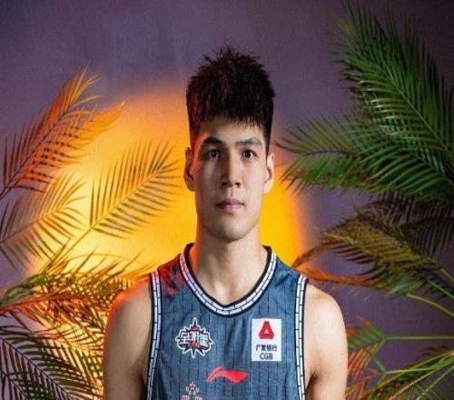 陳國豪對北控只能打一節這還好特殊條款當年讓劉玉棟無法上場