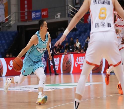 轉投恩師拿到大合同！CBA頂薪后衛與老東家鬧翻，場均只有5.9分