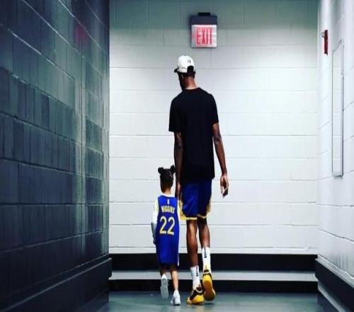 維金斯留給勇士的，依然是一個笑容