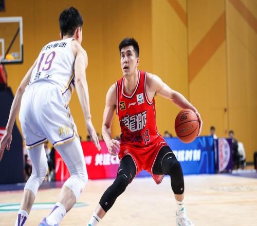 像郭艾倫張鎮(zhèn)麟那樣趙繼偉向遼籃表忠心曝他休賽期曾接觸首鋼