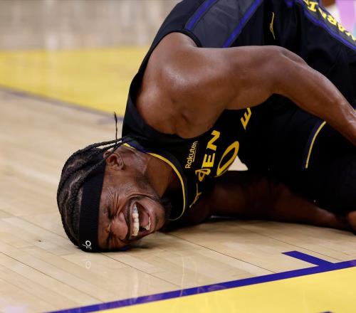 巴特勒受傷意外激活巴迪，起身不忘調(diào)侃，結(jié)果卻如晴天霹靂