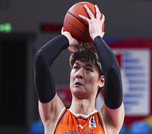 上海13戰12勝：超廣東升聯賽第二王哲林夢游仍大勝劍指沖冠