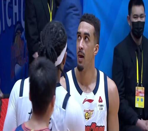 最后的底牌！廣東隊迎來后衛線第一奇兵，1米92高控衛馳援杜鋒！