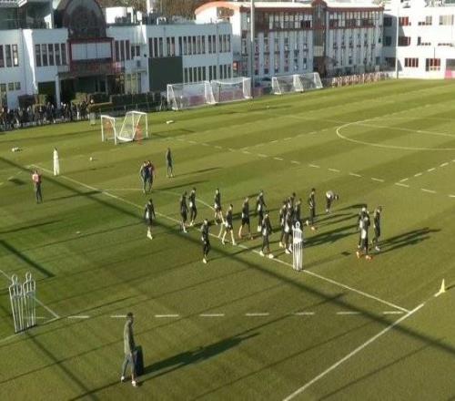 拜仁開展歐冠賽前公開訓練，斯塔尼希奇、萊默爾、博埃缺席