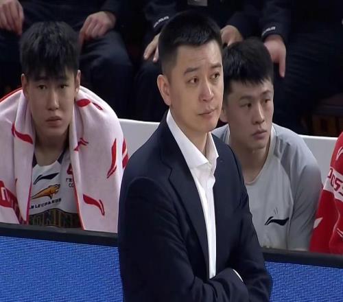 遼寧男籃4分惜敗不敵山西，趙繼偉15+6+7付豪11分，劉傳興11+7