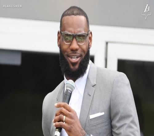 詹皇媒體票不輸庫里！為何落選首發NBA球員和百萬球迷不支持他