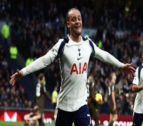 哈維西蒙斯：能理解球迷的心情，我們?nèi)员３謭F結(jié)并支持教練