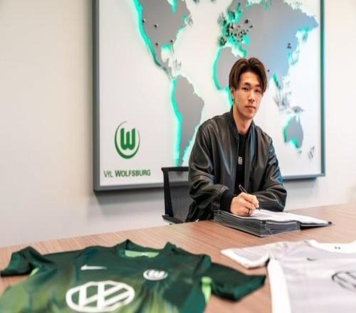 官方：狼堡簽下20歲日本中場(chǎng)鹽貝健人據(jù)悉轉(zhuǎn)會(huì)費(fèi)900萬(wàn)歐